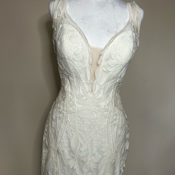Everly Bride wedding dress size 8. New! - Picture 2 of 16